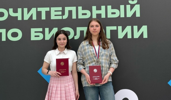Ученицы СУНЦ НГУ стали призером и победителем ВсОШ по биологии